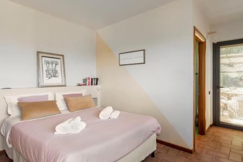 享有游泳池景致的一室公寓