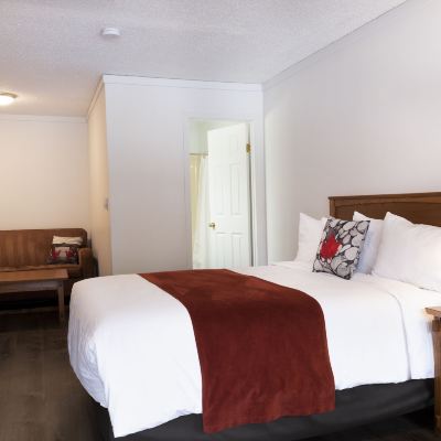 Deluxe Suite, 1 Queen Bed with Sofa Bed, Refrigerator Schott's Lake RV & Guest Ranch Promo Code