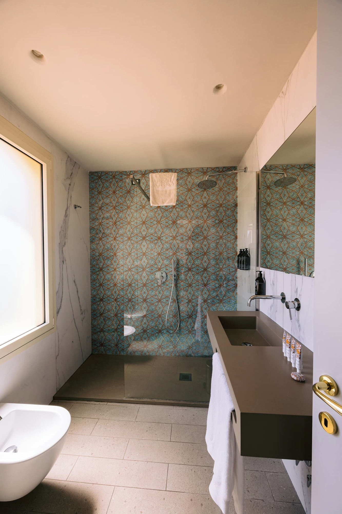 带阳台的山景小套间