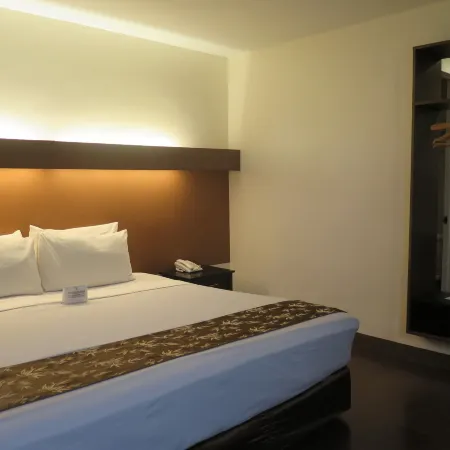 The Ritz Hotel at Garden Oases