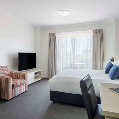 無客房打掃的單間 雪梨金色城堡盛橡套房飯店優惠