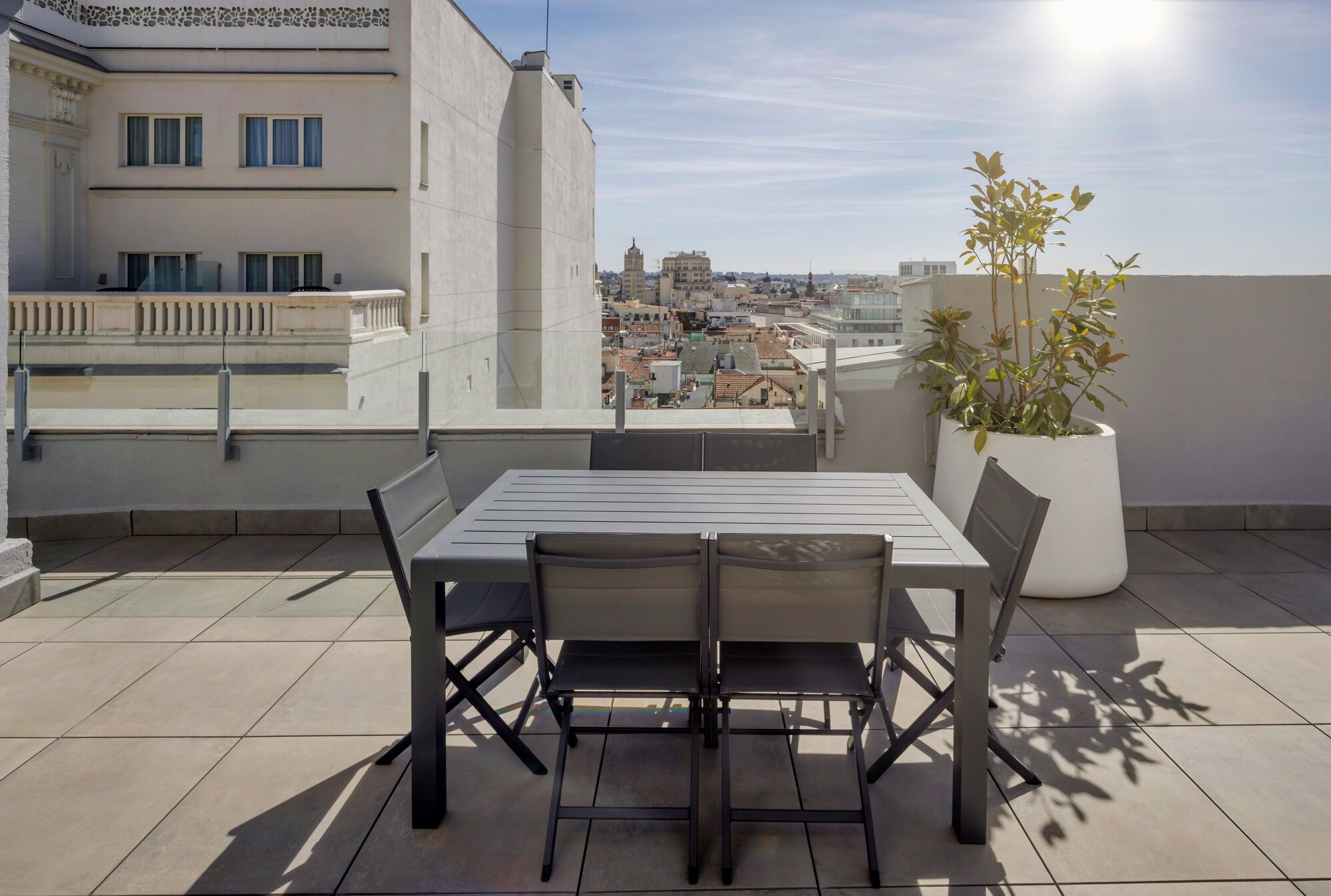 独家公寓， 3 间卧室， 城市景观