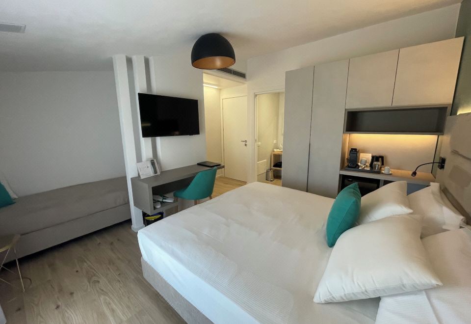 带阳台的三人房