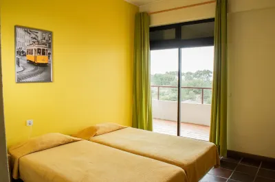 HI Almada - Pousada de Juventude Hotels in 