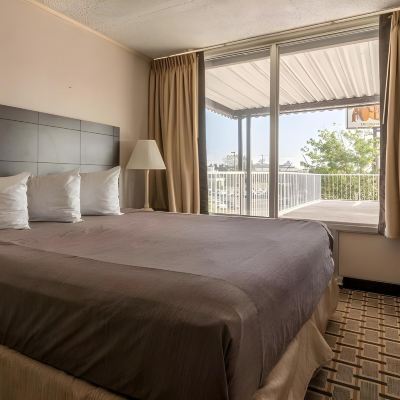 Deluxe King Room Fiddler's Inn Promo Code