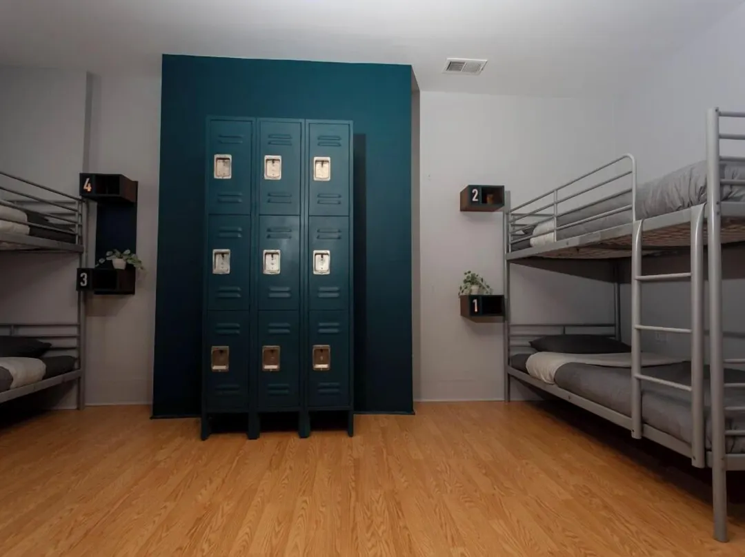 Chicago Parthenon Hostel - Chicago, IL