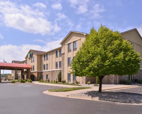 Holiday Inn Express & Suites TOPEKA WEST I-70 WANAMAKER by IHG Ξενοδοχεία στην πόλη Topeka
