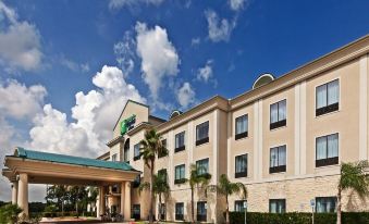 Holiday Inn Express & Suites Houston-Alvin