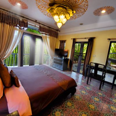 Baan Plu Thong Lang Suite Villa