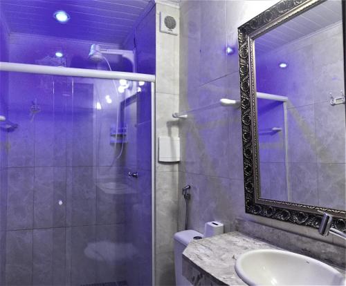 带阳台并享有部分海景的双人间