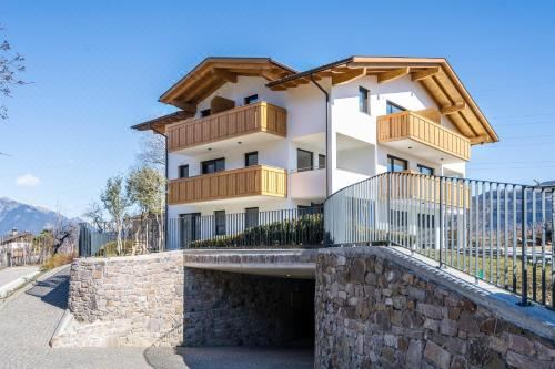 高級一臥室帶陽臺公寓