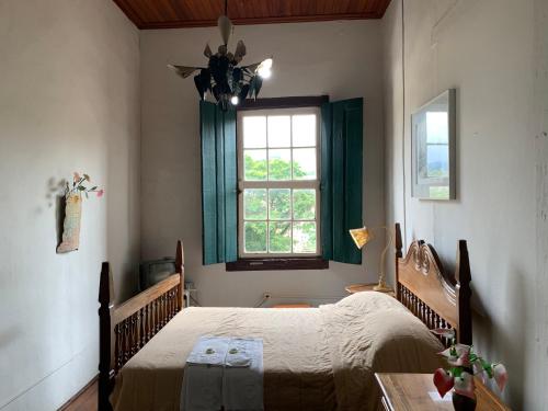 带私人外部浴室的三人房