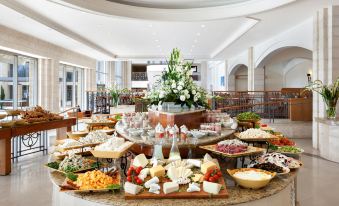 Golden Crown Hotel - Housity