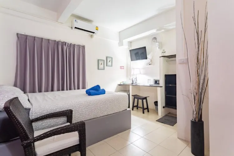 ห้องเตียงใหญ่ มีหน้าต่าง