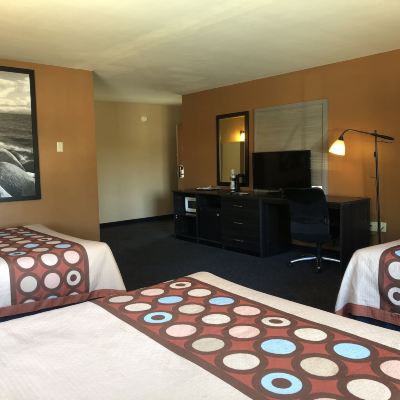 Standard Family Suite, 3 Queen Beds, Non Smoking Hotel Elevation Promo Code