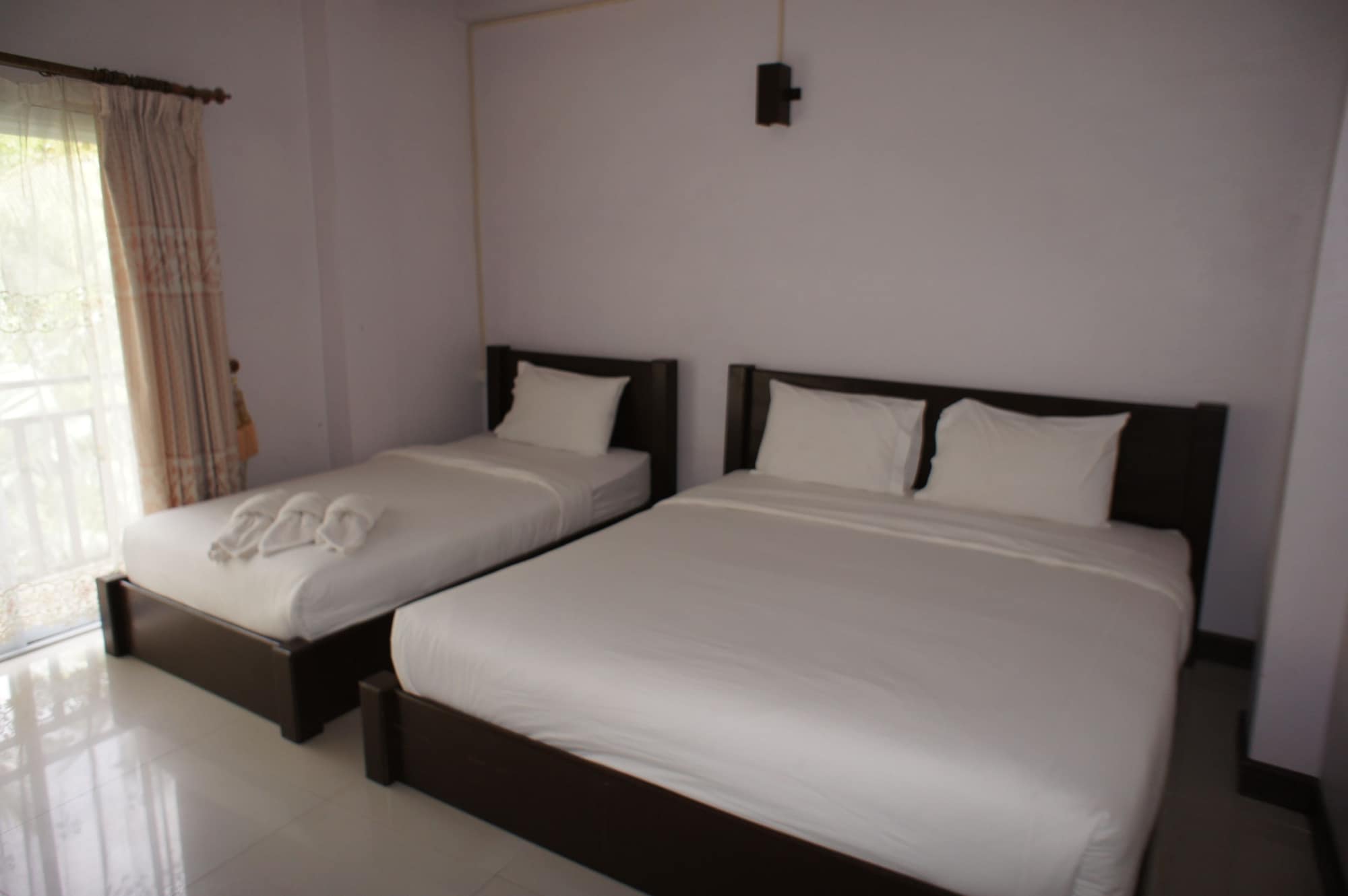 带阳台的三人房