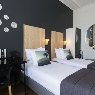 Twin Room, Private Bathroom, Canal View Quentin Amsterdam Hotel Promo Code