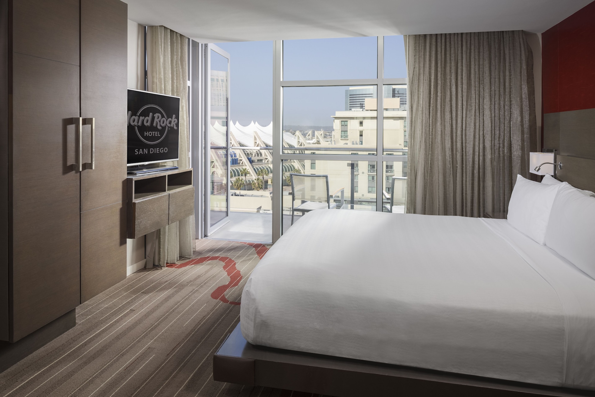 特大床阳台套房（Woodstock）