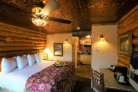Pike's Waterfront Lodge Hotels in 