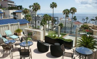 Aurora Hotel - Housity