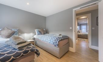 The Royal George - Housity