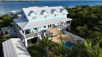 7Br7BA, Pool, 2 Boat Slips, Steps to Tahiti Beach, Sleeps 18, +Cabana Adds 2 โรงแรมใน
