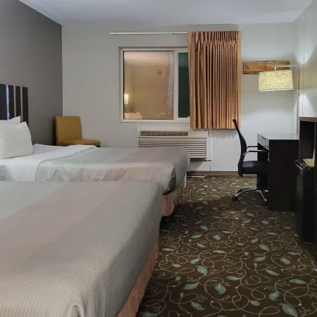 Quality Inn & Suites Отели в г. Пайндейл