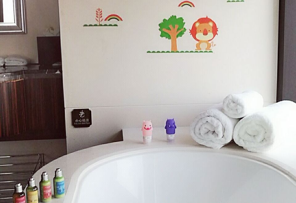 奇幻森林妙趣家庭房