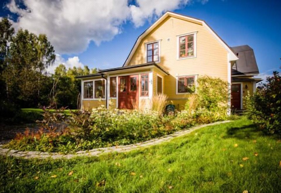 Enångers Bed and Breakfast - Housity
