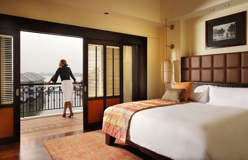 湖景精致特大床套房直通俱乐部