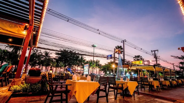 Sea Breeze Jomtien Resort 食事・レストラン