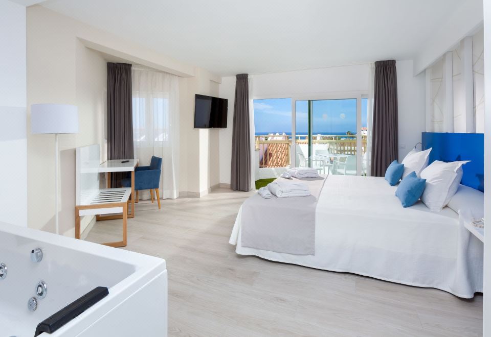 家庭套房（2名成人+1名小童）