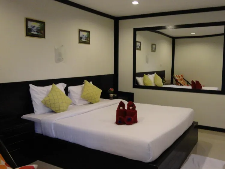 ห้องดีลักซ์ เตียงใหญ่ 1 เตียง