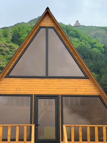 Pine Chalet Kazbegi Apartment with Mountain View