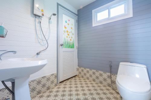 家庭间 - 游泳池畔