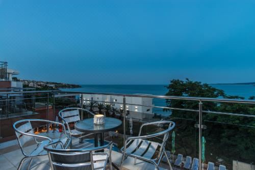 带海景的一卧室公寓