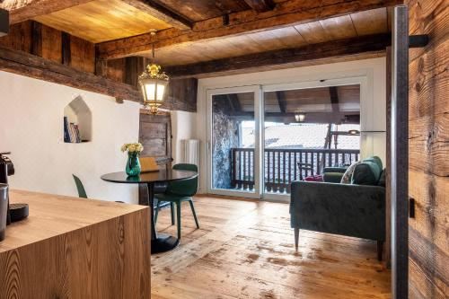 高级一卧室带阳台公寓