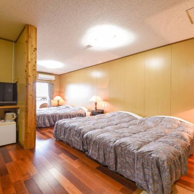 オーシャンビュールーム(ベッド4台)(本館) 川平の宿　やすらぎ クーポン