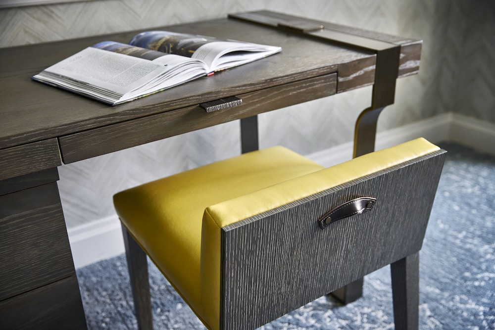 公园名胜景观特大床房