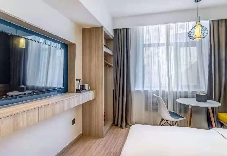 Atour Light (Harbin Central Street)Supreme Double Bed Room With Mobile Screen Casting