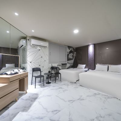 Twin (Large Bathtub, Heated Mat) Ilsan BS Hotel 쿠폰