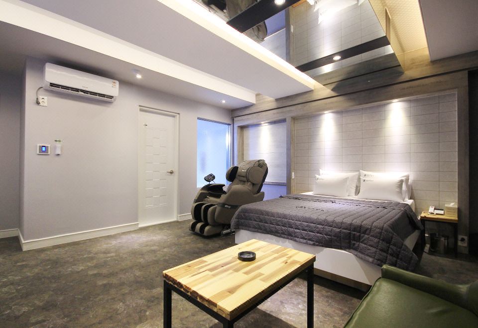 VIP 按摩椅（镜面房，浴缸）