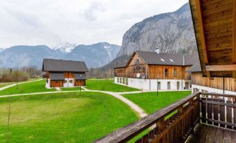 Luxury Chalet in Obertraun with Pool