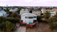 Updated, cozy cottage in Duck – 4 bedrooms, in town & oceanside w/ views!