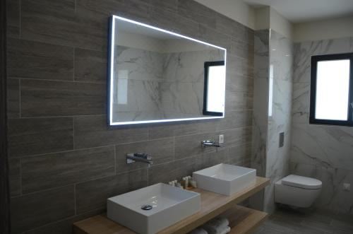 带露台并享有海景的小型套房