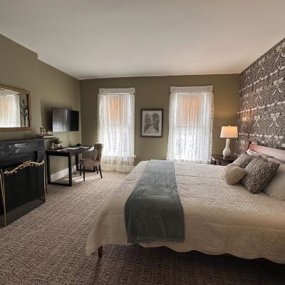 Classic Room, 1 King Bed, Non Smoking, Private Bathroom 50 Lincoln Short North B&B Promo Code