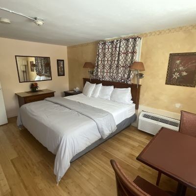 Standard King Room Aquastar Inn Promo Code