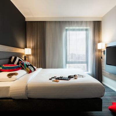 Moxy Sleeper, Guest Room, 1 Queen Moxy Glasgow Sec Promo Code