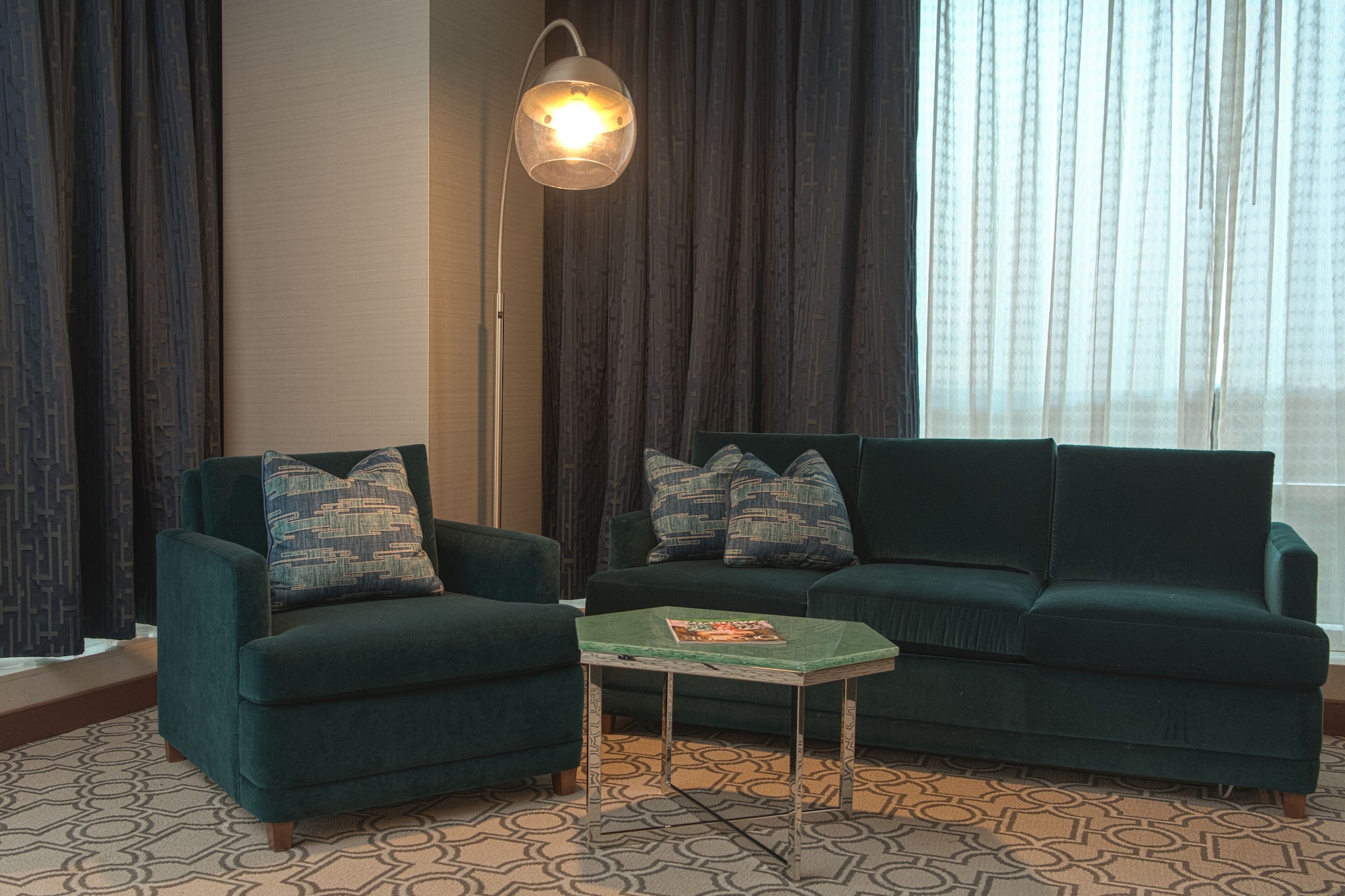 豪华特大床套房