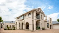 Adato Guesthouse Hotele w: 